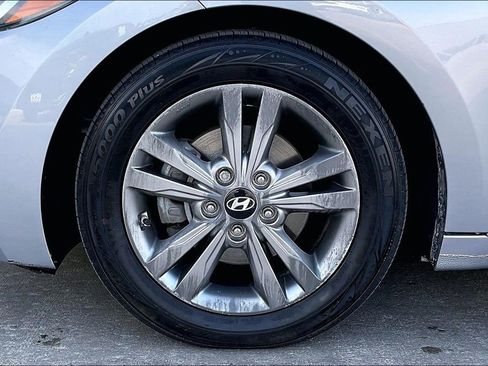 Used 2017 Hyundai Elantra SE FWD image 8
