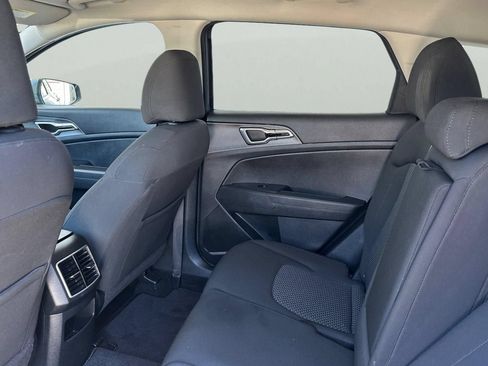 Used 2025 Kia Sportage LX FWD image 5