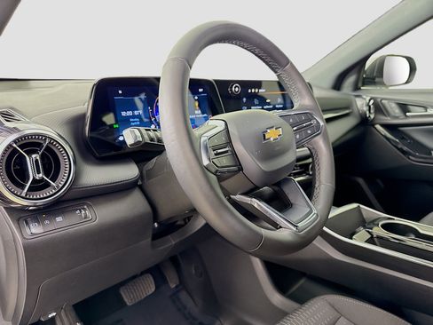 Used 2025 Chevrolet Equinox LT FWD image 11