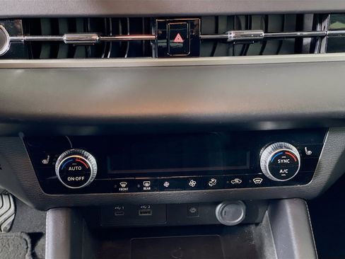 Used 2024 Mitsubishi Outlander SE image 23