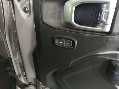Used 2020 Jeep Gladiator Rubicon AWD/4WD image 32