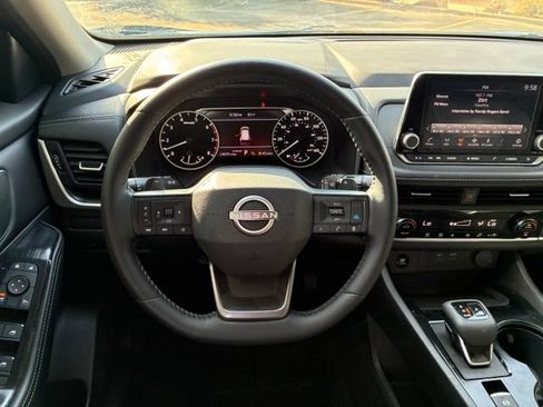 Certified 2025 Nissan Rogue SV FWD image 11