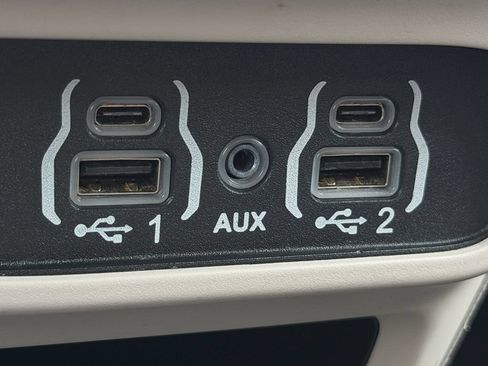 Used 2024 Chrysler Pacifica Touring-L FWD image 16
