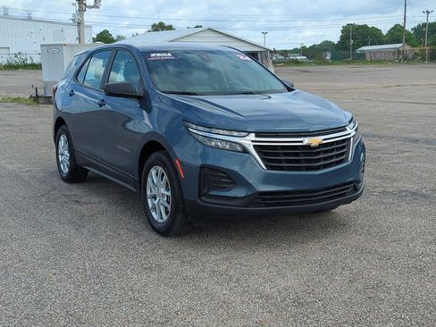 Used 2024 Chevrolet Equinox LS image 3