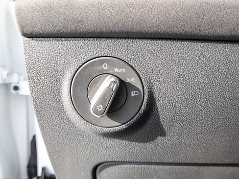 New 2026 Volkswagen Taos SE image 23