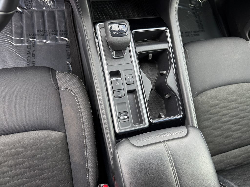 Used 2025 Nissan Pathfinder SV FWD image 27