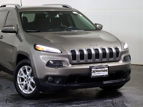 Used 2018 Jeep Cherokee Latitude Plus w/ Cold Weather Group image 6