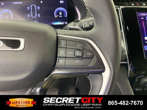 Used 2023 Jeep Grand Cherokee L Laredo AWD/4WD image 15
