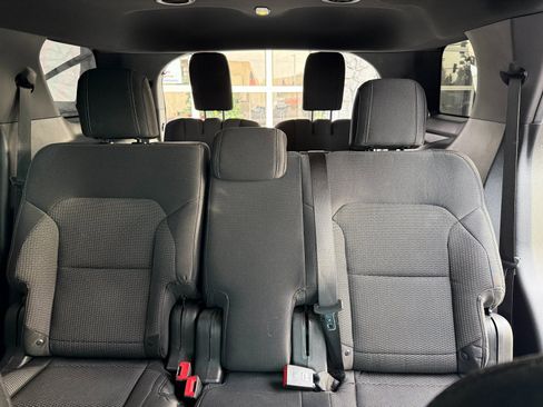 Used 2017 Ford Explorer XLT image 11