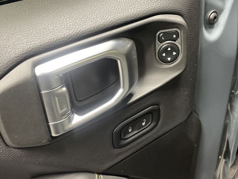 Used 2024 Jeep Wrangler Unlimited Sahara AWD/4WD image 15