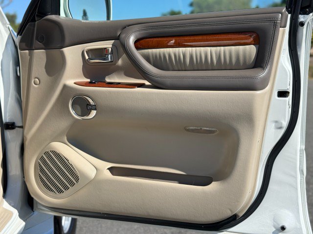 Used 2004 Lexus LX 470 4WD image 30