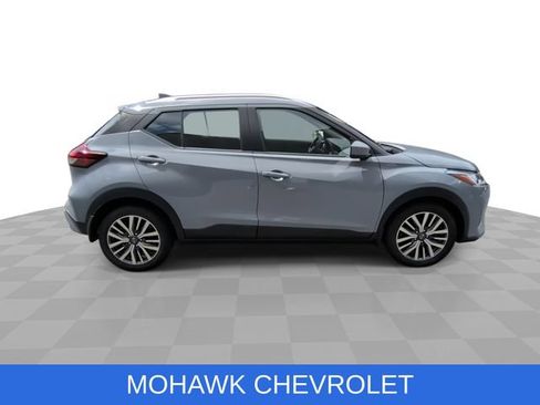 Used 2023 Nissan Kicks SV FWD image 9
