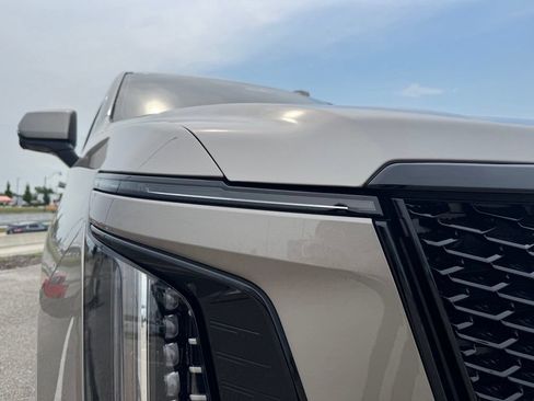 Certified 2025 Cadillac Escalade ESV Sport Platinum w/ LPO, ONYX Package AWD/4WD image 9