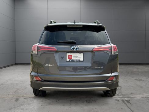 Certified 2018 Toyota RAV4 LE AWD/4WD image 4