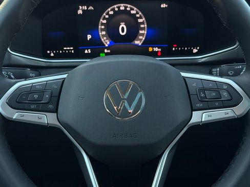 New 2025 Volkswagen Taos SE image 31