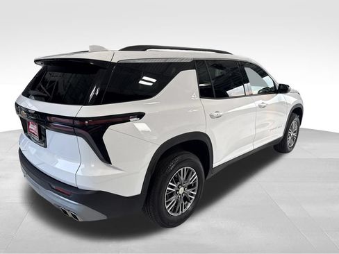 Used 2026 Chevrolet Traverse LT FWD image 9
