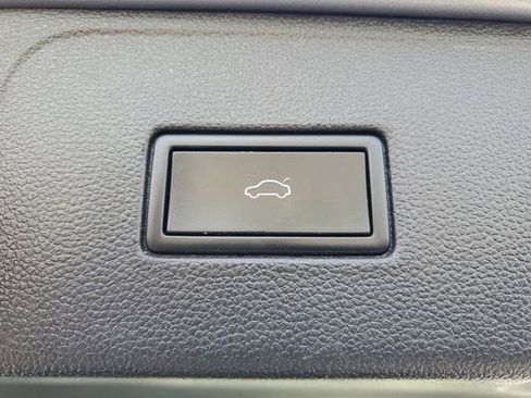 Certified 2023 Volkswagen Atlas SE FWD image 8