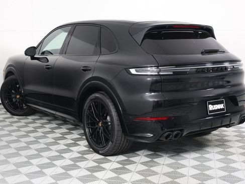 Certified 2025 Porsche Cayenne GTS AWD/4WD image 3