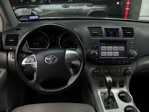 Used 2012 Toyota Highlander SE FWD image 15