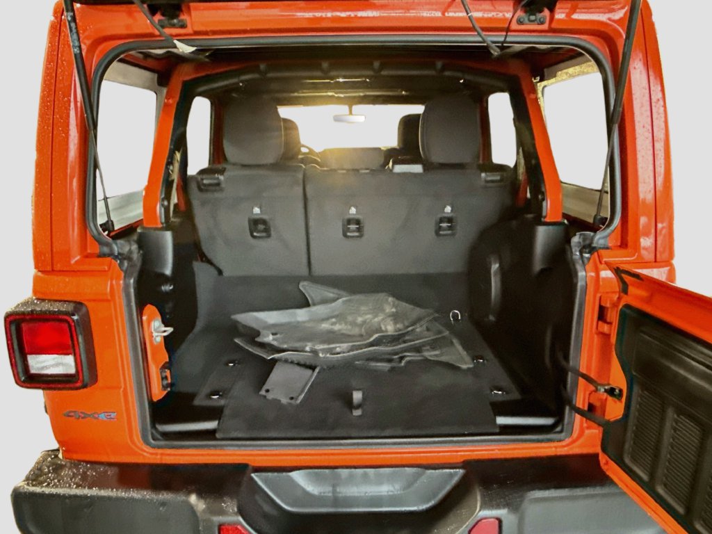 Used 2023 Jeep Wrangler Unlimited w/ Sun & Screen Package AWD/4WD image 30