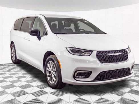 New 2026 Chrysler Pacifica Select AWD/4WD image 9