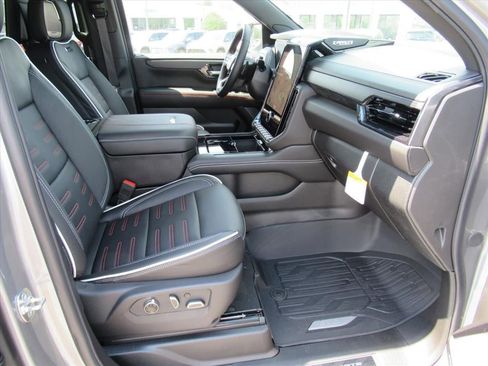 New 2026 GMC Yukon AT4 Ultimate w/ LPO, Floor Liner Package image 10