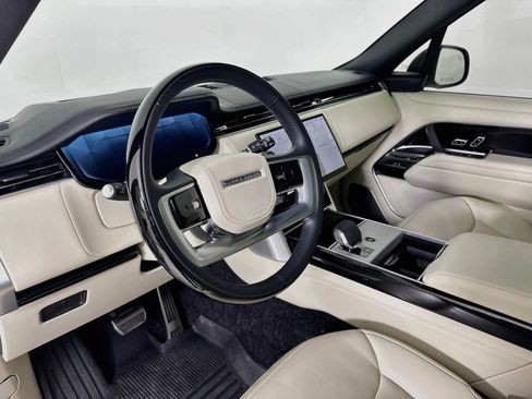 Used 2025 Land Rover Range Rover Long Wheelbase Autobiography AWD/4WD image 10