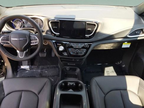 New 2026 Chrysler Pacifica Select image 18