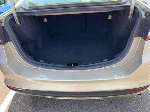 Used 2017 Ford Fusion SE FWD image 33