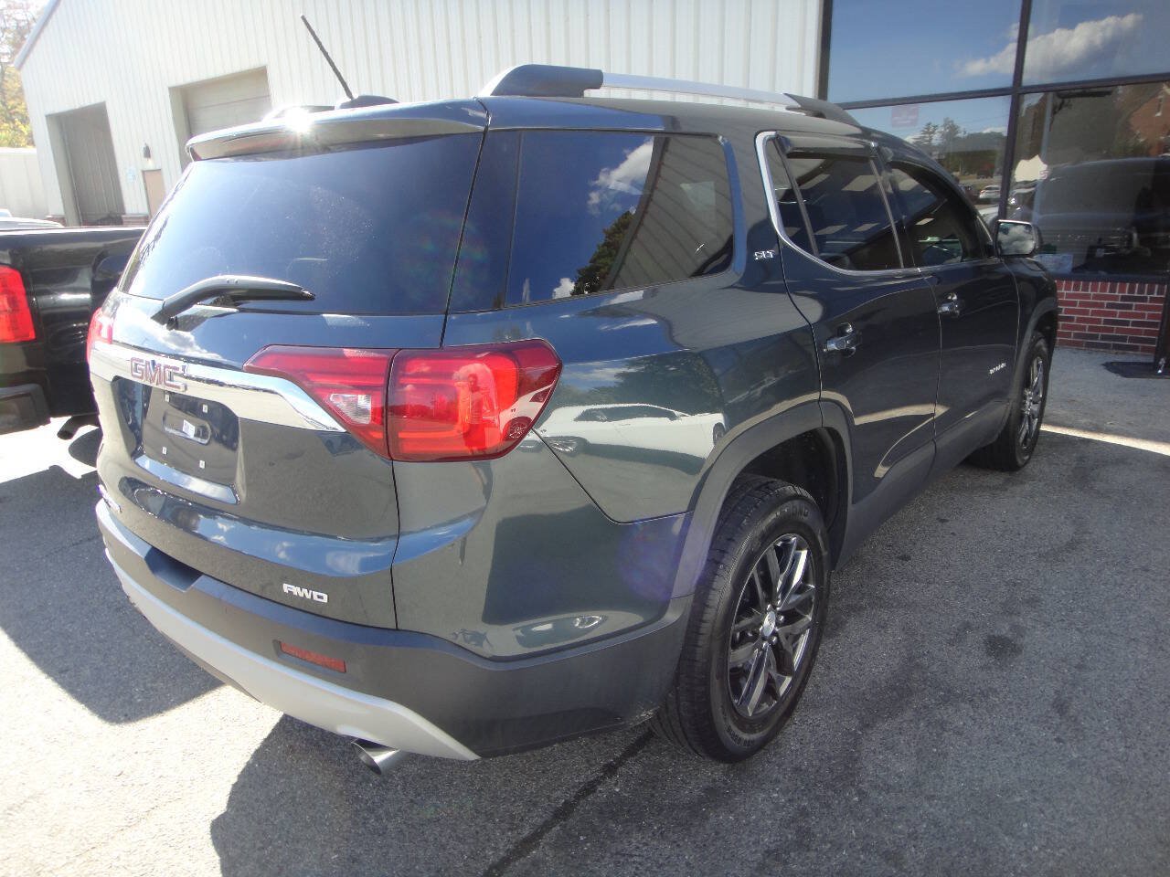 Used 2019 GMC Acadia SLT AWD/4WD image 4