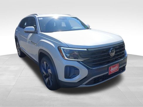 New 2026 Volkswagen Atlas Cross Sport SE image 7