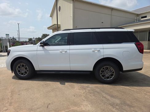 New 2026 Ford Expedition Active RWD image 8