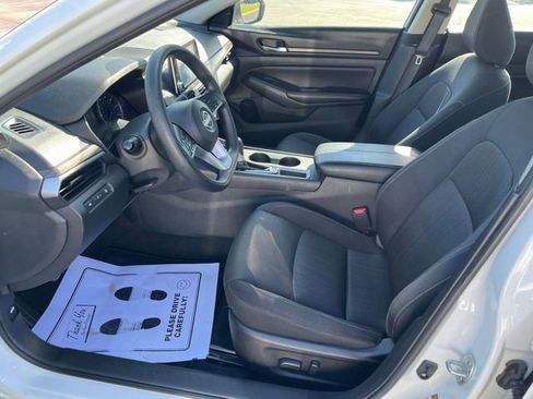 Used 2025 Nissan Altima 2.5 SV FWD image 18