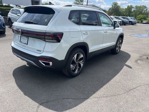 New 2025 Volkswagen Taos SE image 6