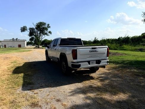 Used 2024 GMC Sierra 2500 Denali Ultimate AWD/4WD image 3
