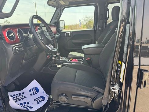 Used 2021 Jeep Gladiator Rubicon image 16