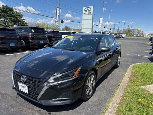 Used 2024 Nissan Altima 2.5 S FWD image 3