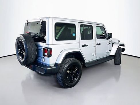 Used 2022 Jeep Wrangler Unlimited Sahara AWD/4WD image 9
