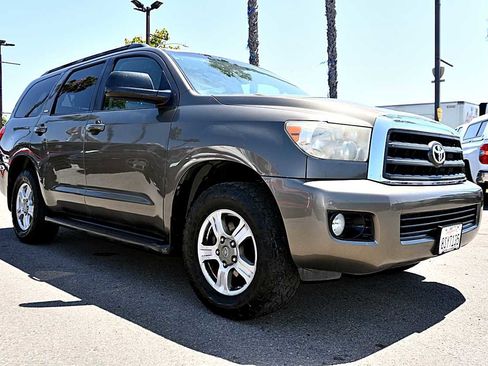 Used 2012 Toyota Sequoia SR5 RWD image 3