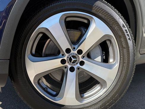 Used 2018 Mercedes-Benz GLC 300 4MATIC image 24