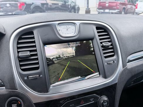Used 2020 Chrysler 300 Limited RWD image 17