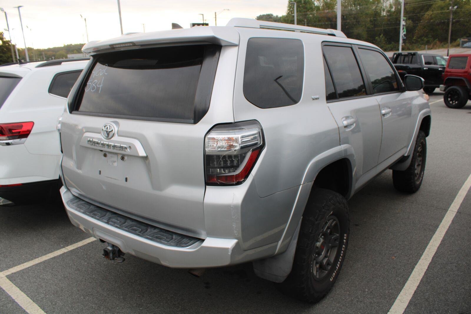 Used 2017 Toyota 4Runner SR5 AWD/4WD image 6
