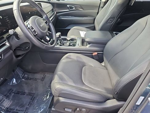 Used 2025 Kia Carnival SX Prestige FWD image 33