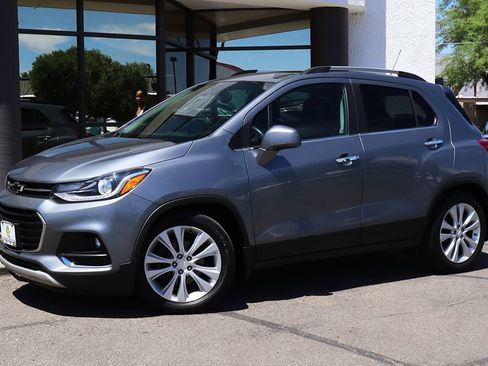 Used 2020 Chevrolet Trax Premier w/ LPO, Protection Package FWD image 3