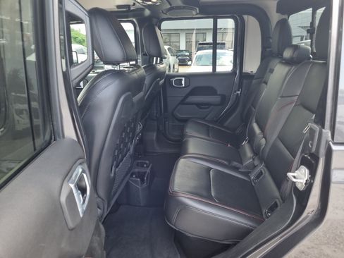 Used 2022 Jeep Gladiator Rubicon w/ LED Lighting Group AWD/4WD image 9