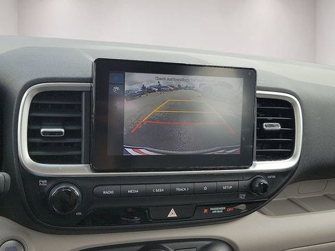 Used 2025 Hyundai Venue SEL FWD image 16