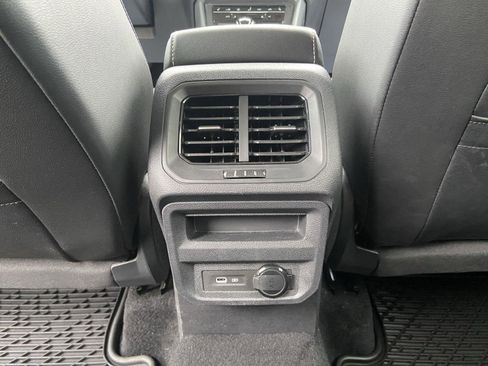 Used 2023 Volkswagen Tiguan SE AWD/4WD image 18