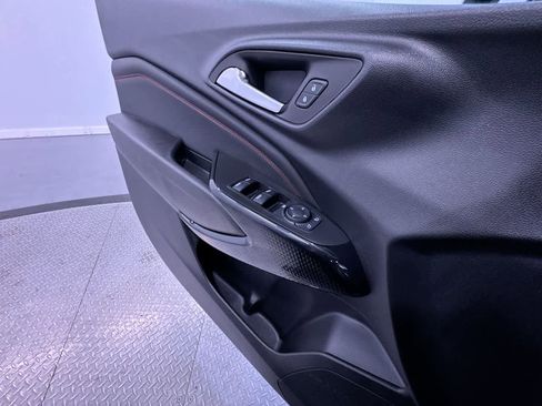 Used 2025 Chevrolet Trax RS w/ Driver Confidence Package FWD image 30