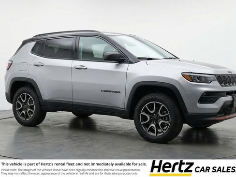 Used 2025 Jeep Compass Trailhawk AWD/4WD image 1