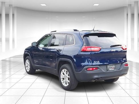 Used 2018 Jeep Cherokee Latitude w/ Cold Weather Group AWD/4WD image 5